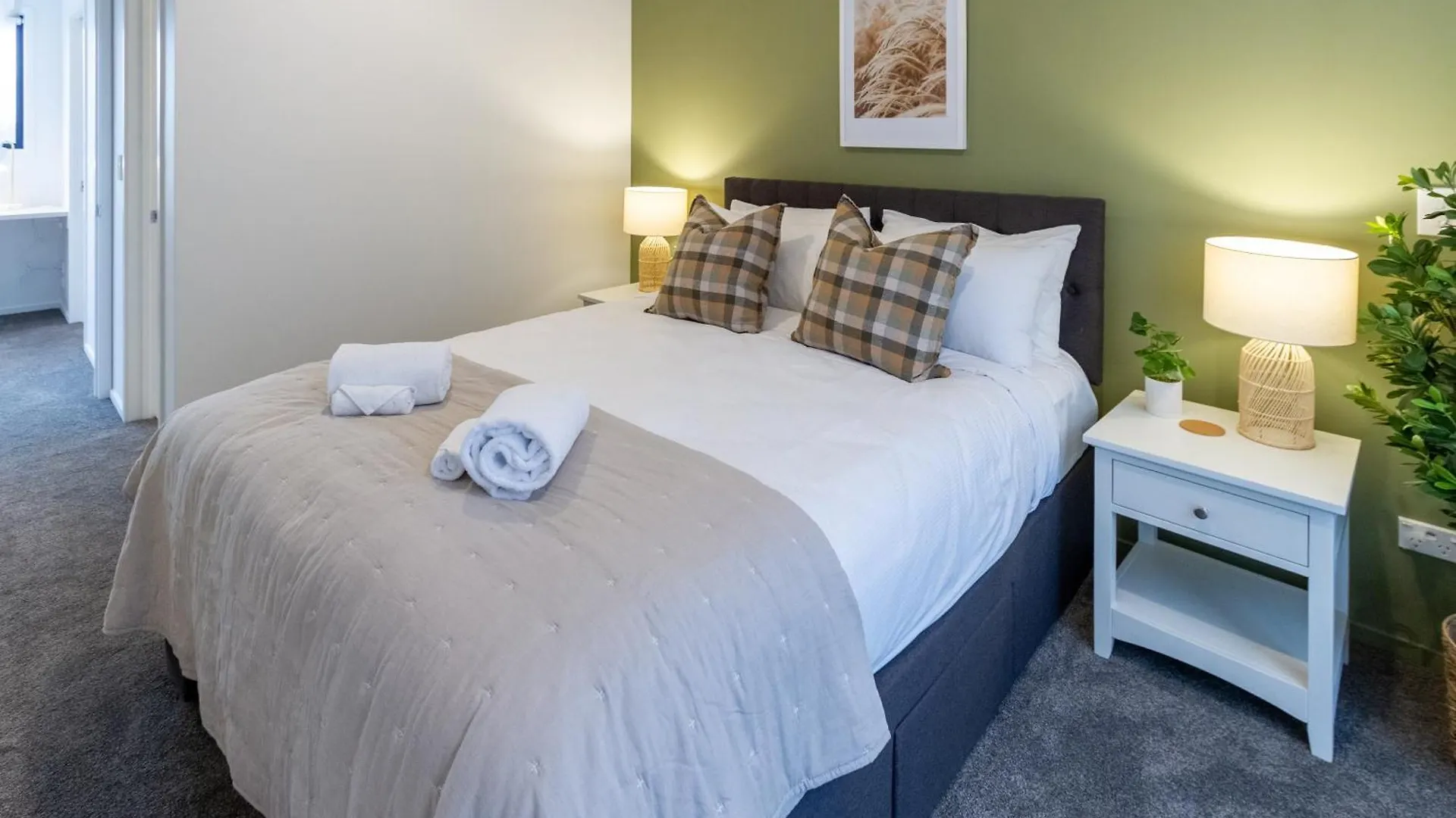 Ideal Location In Central City - 2 Bed City Views Christchurch 0*,  New Zealand