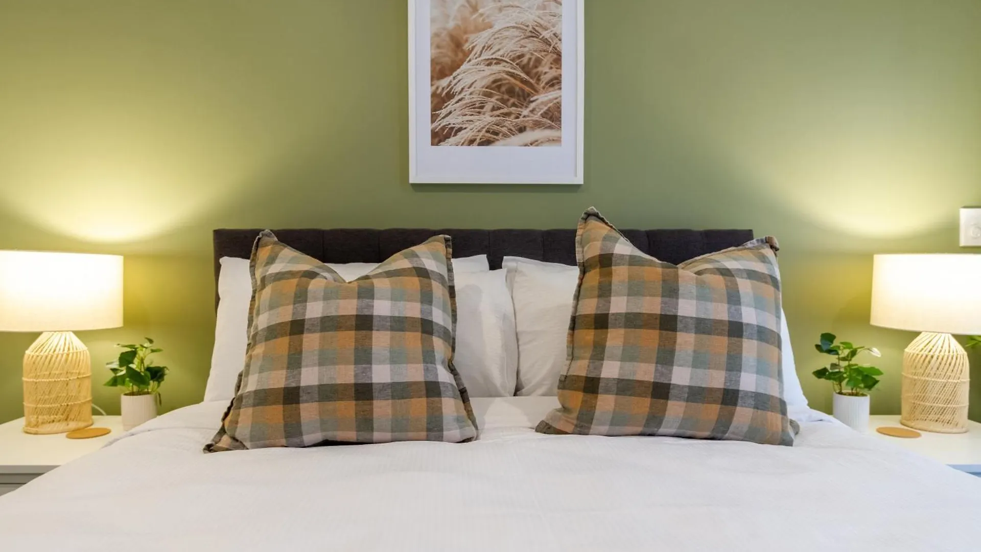 Ideal Location In Central City - 2 Bed City Views Christchurch New Zealand